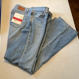 Tommy Hilfiger, Misses, Size 10L, Sits at natural waist, classic fit, boot cut.